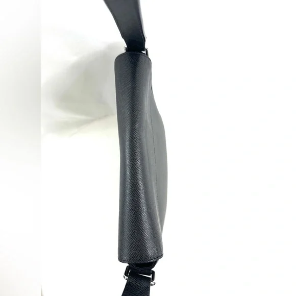 Louis Vuitton District PM Black Taiga Messenger Crossbody Shoulder Bag Dust Bag - Picture 7 of 16